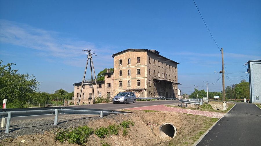 Stary młyn w Popielowie i nowa DDRka