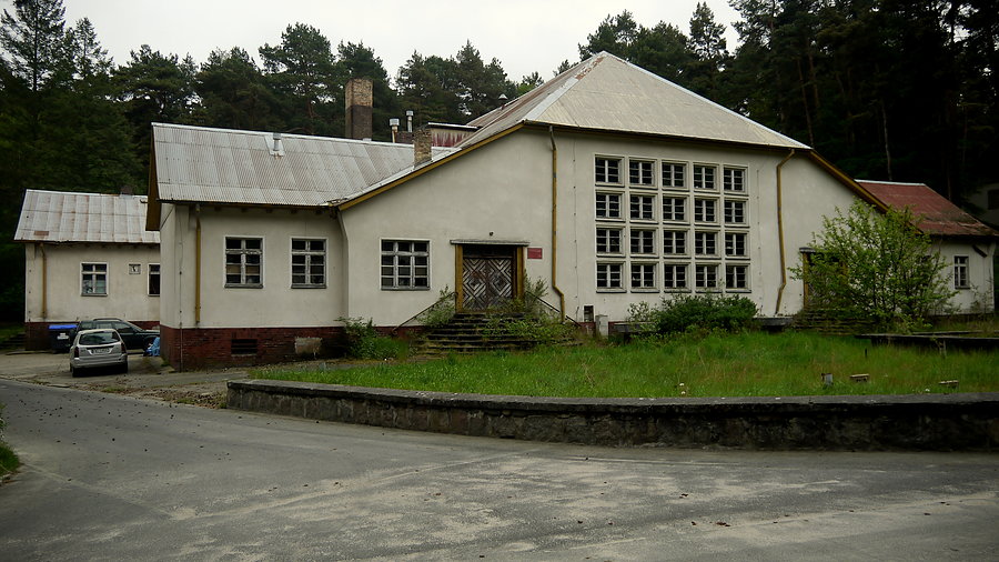 Kęszyca - niezagospodarowany budynek po radzieckim klubie oficerskim