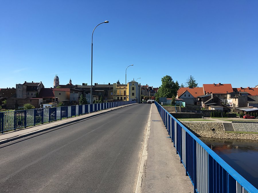 Most na Warcie i wjazd do centrum Sierakowa