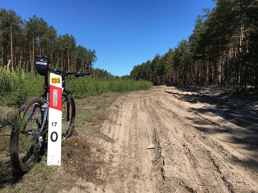 Są nawet słupki pikietażowe + masa piachu