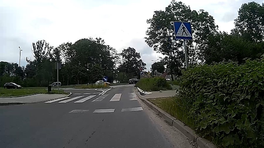 Trochę samochodów ale problemu nie ma