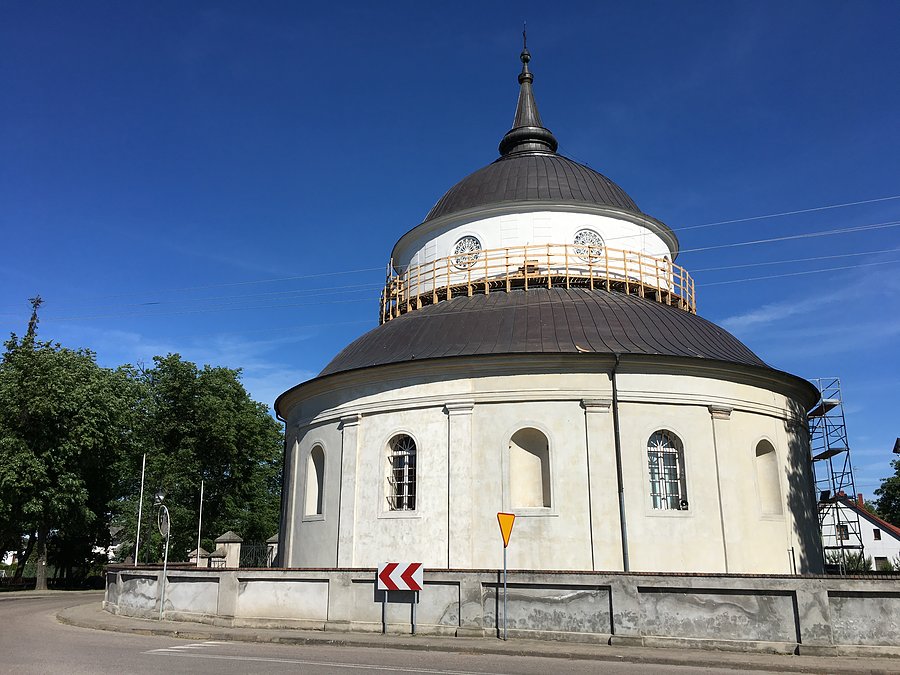 Parkowo - kościół pw. NMP Królowej Świata i św. Małgorzaty zbudowany w latach 1780-1802 na planie koła