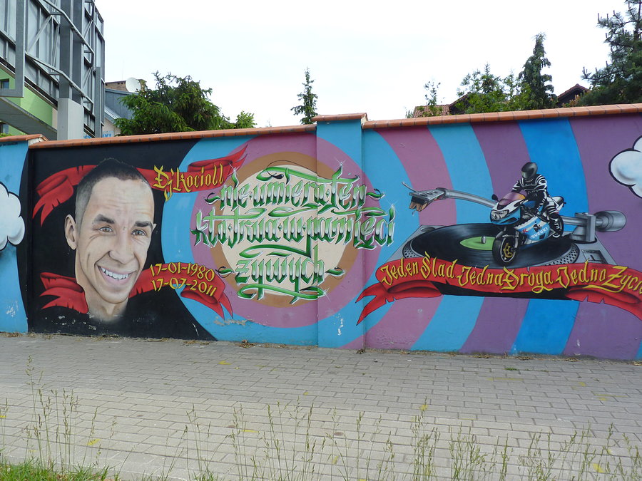 Szkoda chłopaka - musiał być fajnym gościem skoro zrobili mu mural