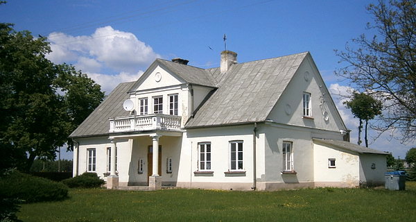 Stary dworek w miejscowości Dołha