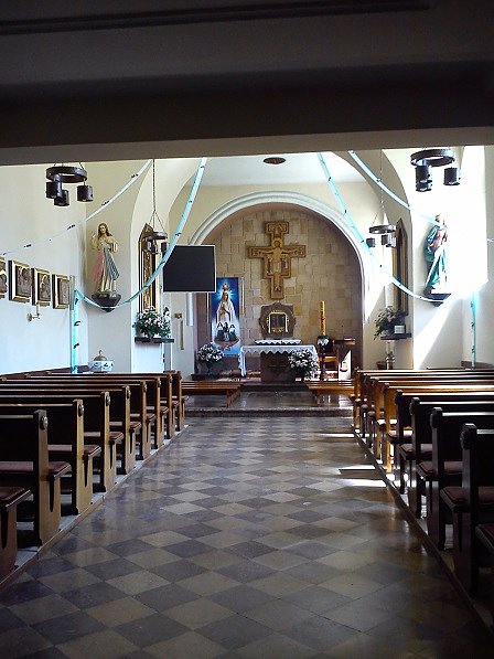 Wnętrze ogólnodostępnego kościoła w klasztorze sióstr bernardynek w Świętej Katarzynie