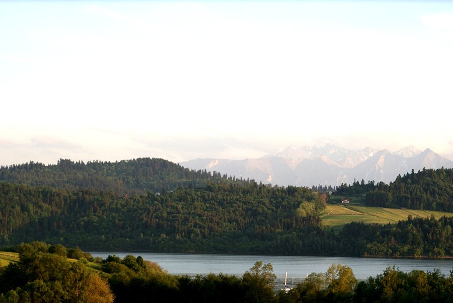 Widok na Tatry Wysokie ze wsi Maniowy