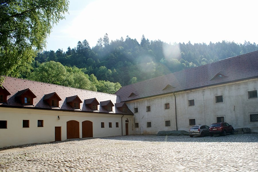Czerwony Klasztor - dziedziniec