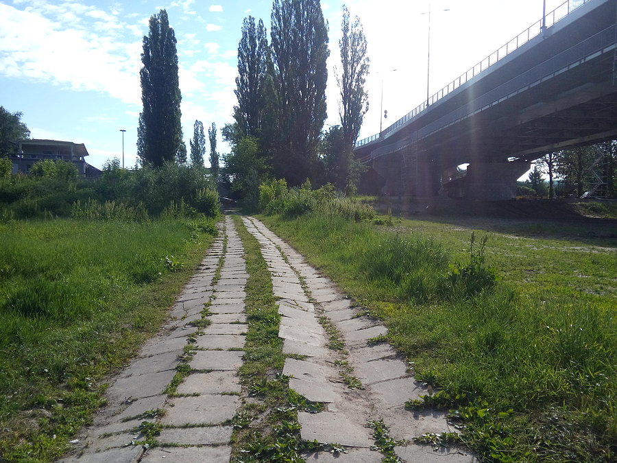 Pod Mostem Łazienkowskim