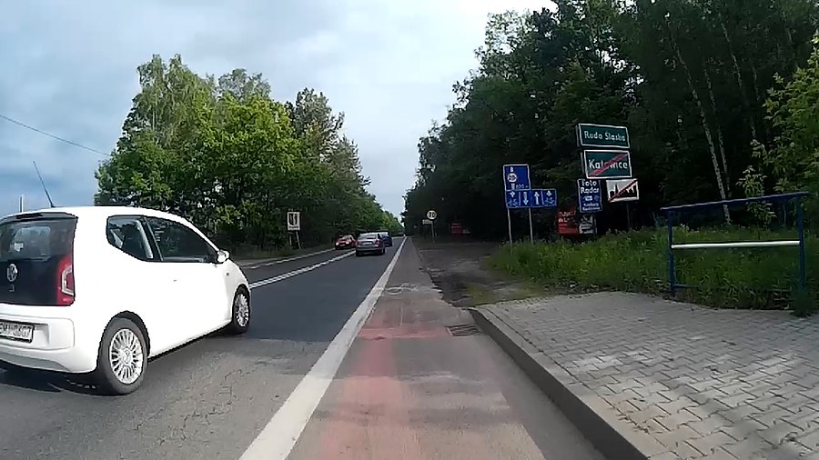 Poranek dość ciepły, drogi pustawe