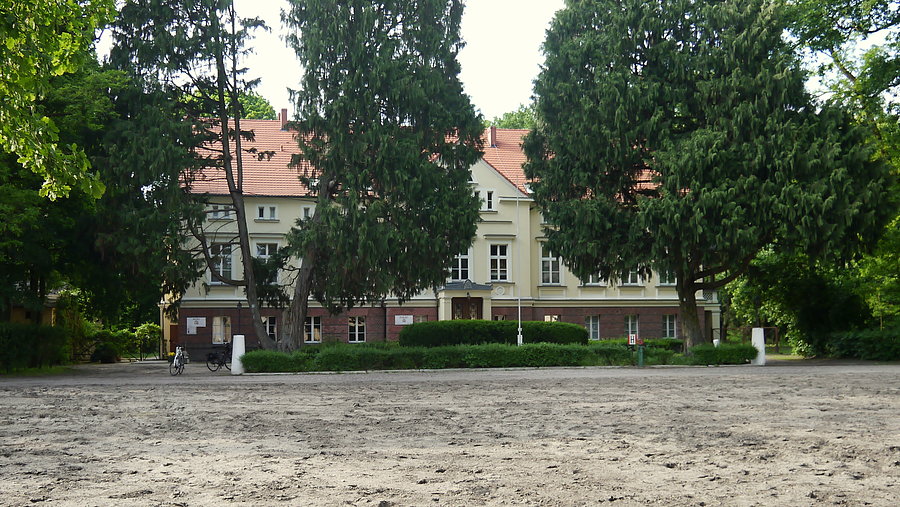 Sieraków - "Pałac" siedziba zarządu stadniny