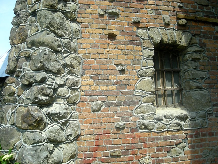 Fragment architektury Spichlerza dworskiego w Udorzu