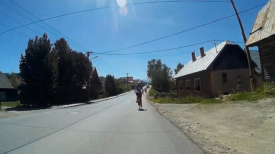 Z górki na pazurki