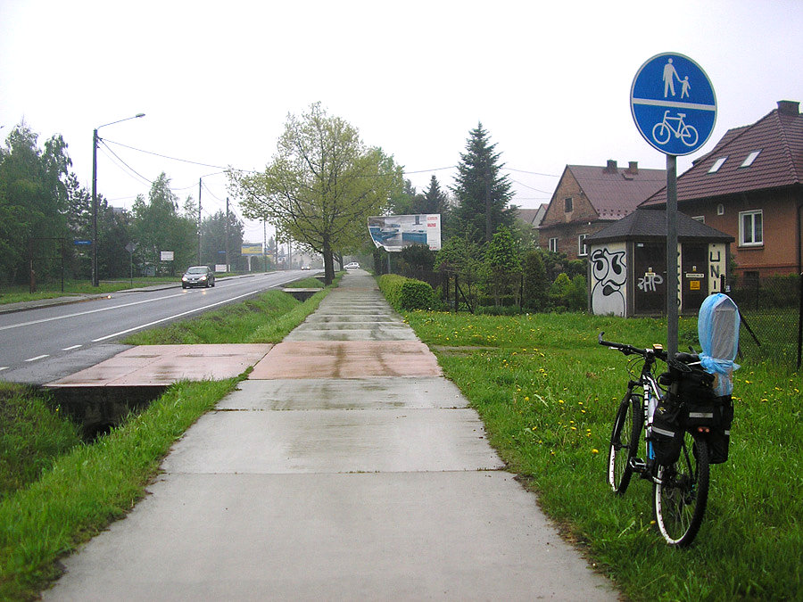 I ścieżka rowerowa. Ta akurat jeszcze znośna