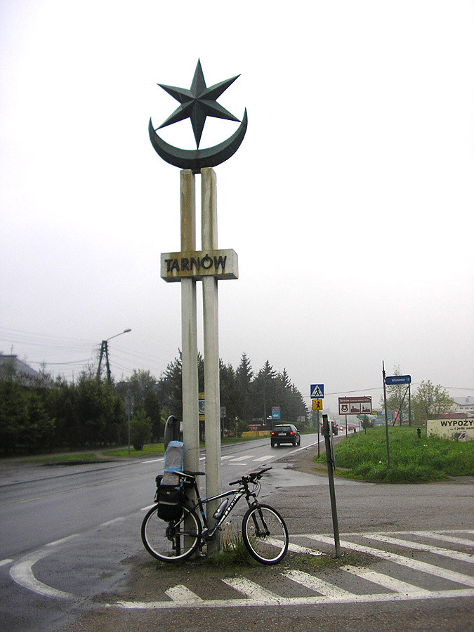 Tarnów. Miasto chujowych ścieżek rowerowych