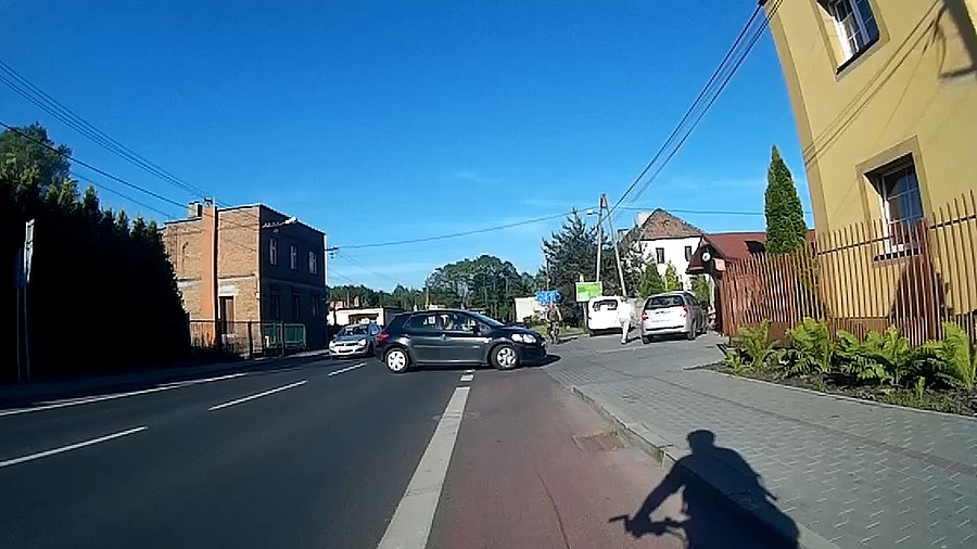 Gość chyba próbuje mi zajechać drogę