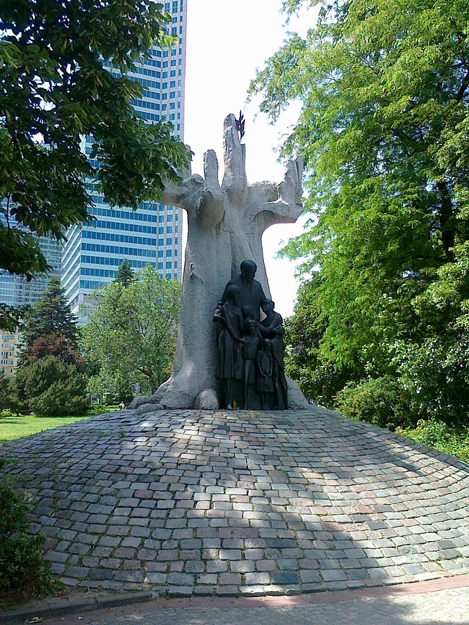 Pomnik Korczaka