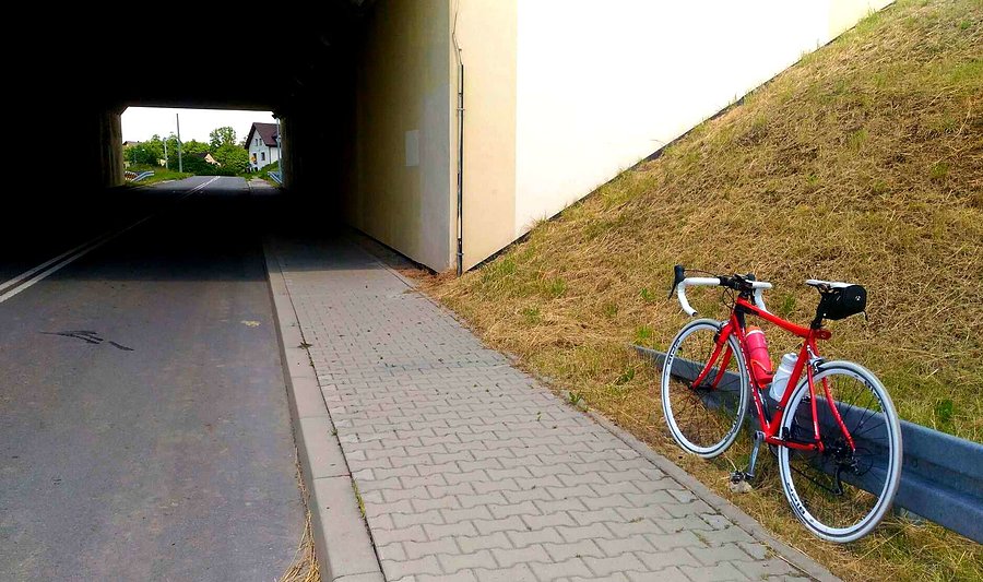 Przejazd pod autostradą