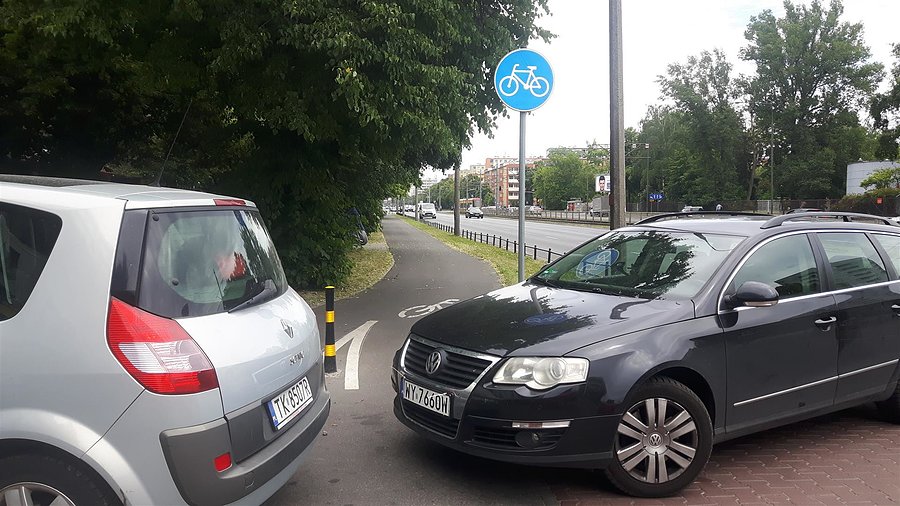 Parkowanie po warszawsku Volkswagen WT 7660W; Renault TK 8507R