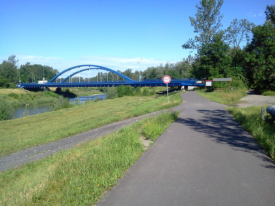 Ścieżka rowerowa nad Olzą w Karwinie