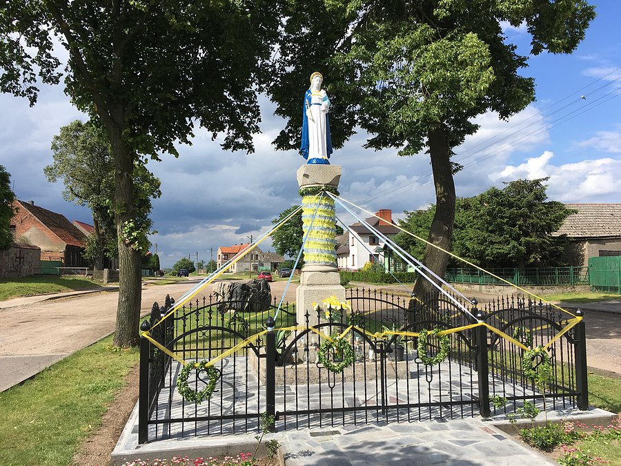 Figura Matki Boskiej w Gulczu