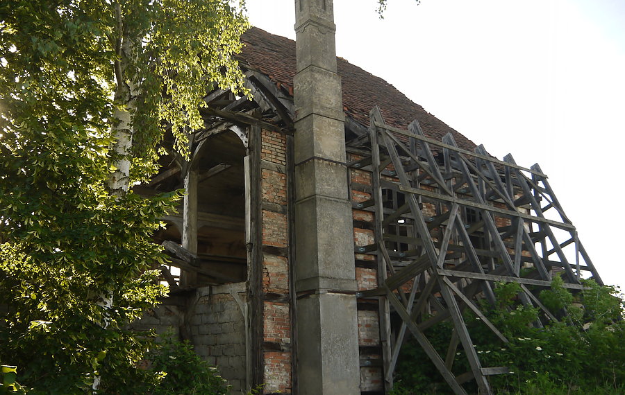 Ruina kościoła ewangelickiego w Sierakowie