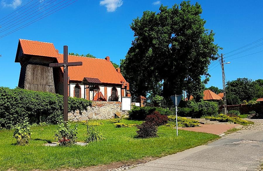 Lubowo (niem.Lübow) Kościół filialny p.w. Świętej Rodziny z 1912 r