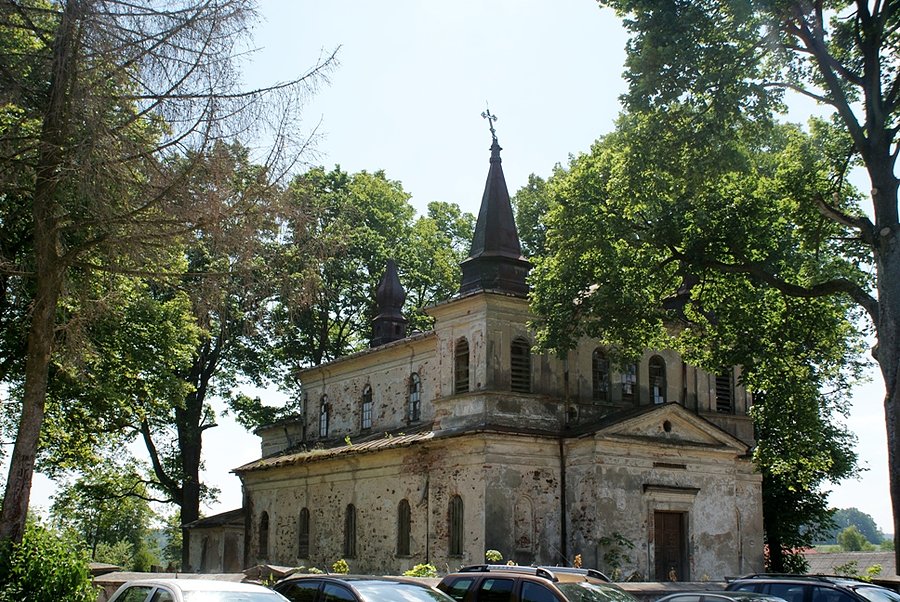 Zapomniany, katolicki kościół w Grzymałkowie - świętokrzyskie