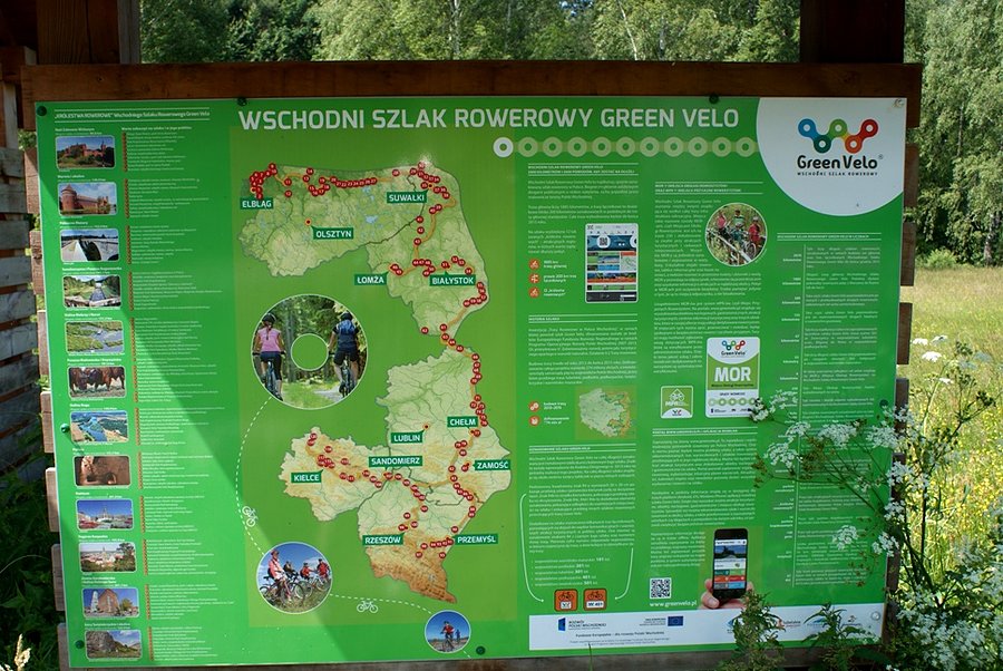 Tablice informacyjne stoją przy każdym MOR-ze