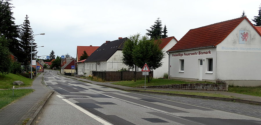 Główna droga w miejscowości Bismark - 7 km do Loecknitz