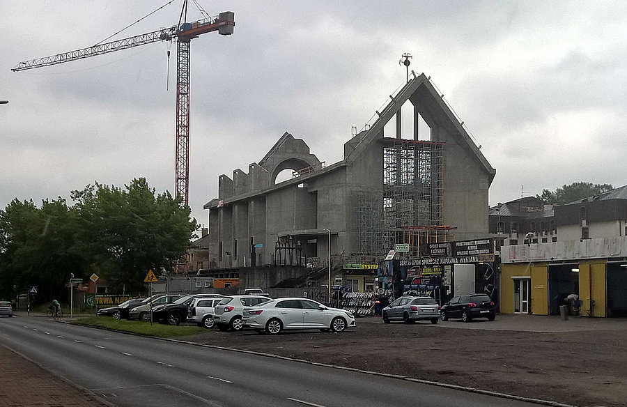 Na budowie kościoła przy ulicy Witkiewicza zawisła wiecha