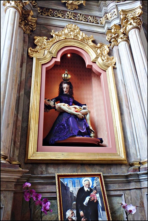 Zabytkowa, ruchoma pieta po renowacji