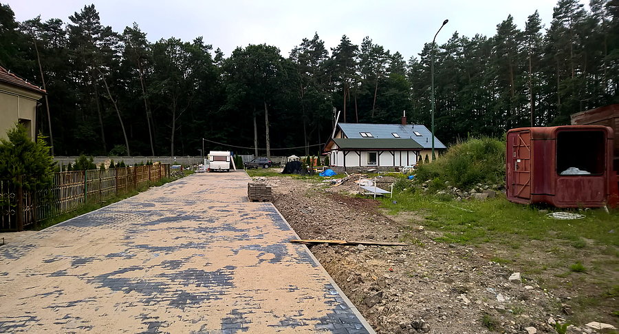 Dobieszczyn - ostatnie obiekty przed granicą, obok strzelnicy