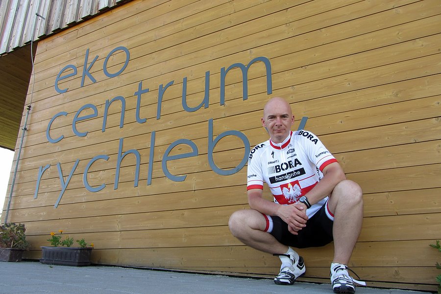 Eko Centrum Rychleby - przed wejściem głównym