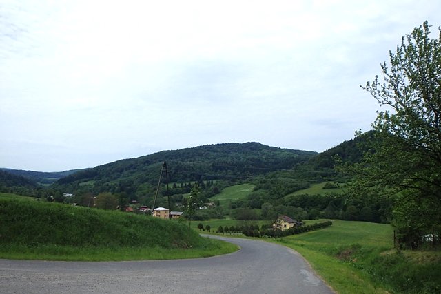 Widok na Szczoby (668 m n.p.m.) w okolicach Mchawy