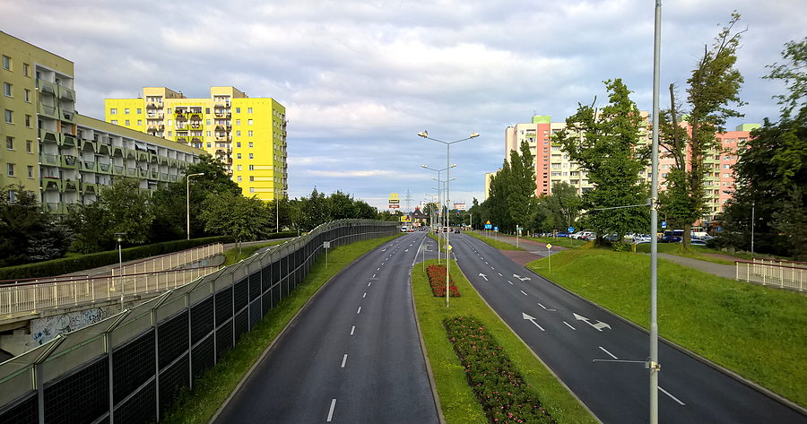 Ulica Przyjaciół Żołnierza - widok z kładki nad tą ulicą