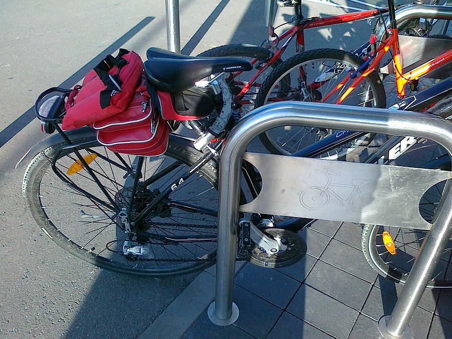 Na parkingu przy sklepie