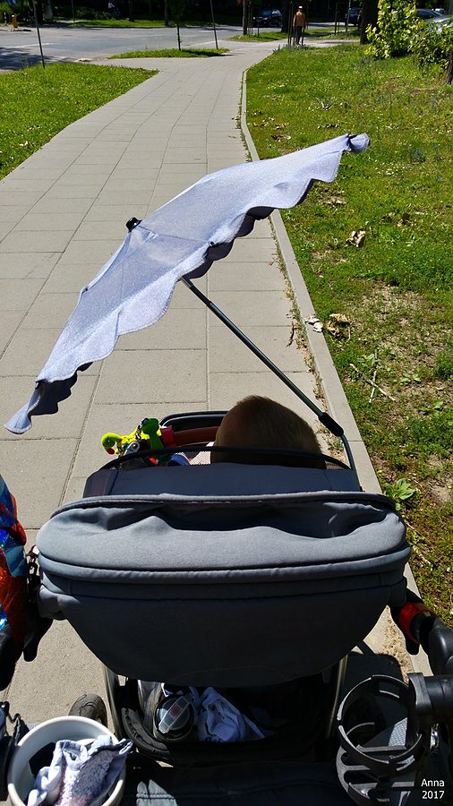 Parasolki są na słońce i deszcz...i do jedzenia :D