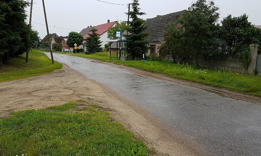 Lubowo (niem.Lübow) w deszczu