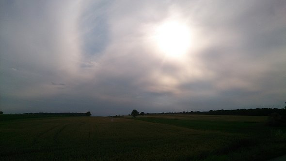 Słońce za chmurami