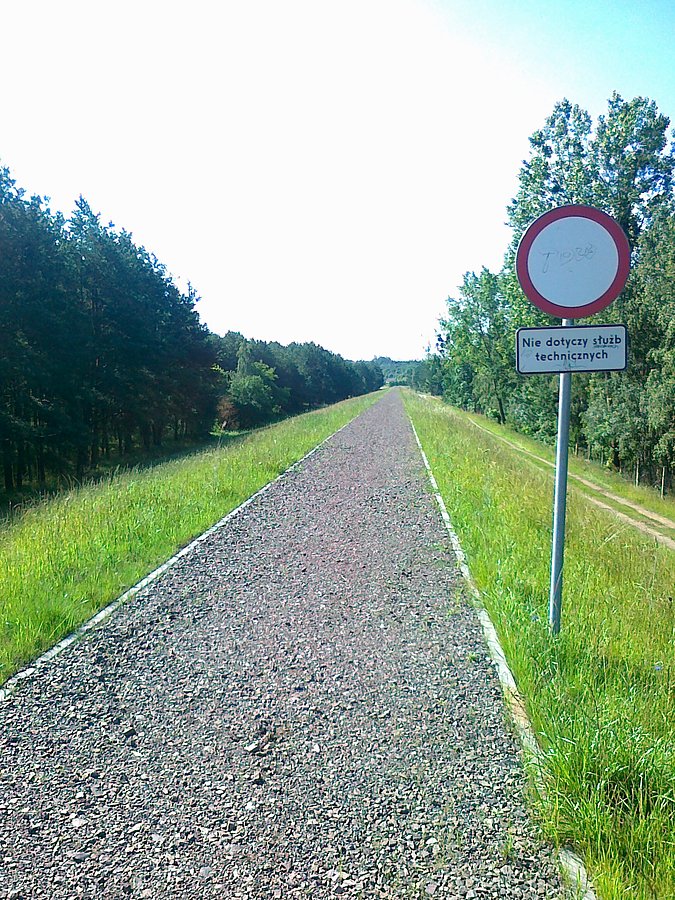 Nowa szutrowa droga na wale wiślanym dochodzi do drogi nieszawskiej. Pytanie, czy na całej długości, czy znowu tylko na fragmencie