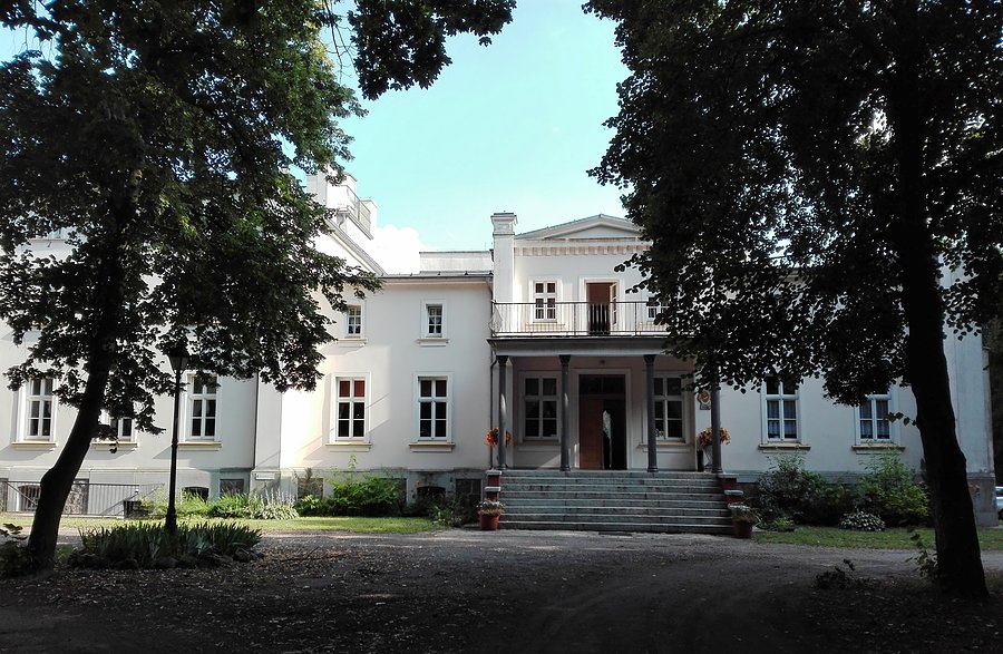 Dwór w Lądzie