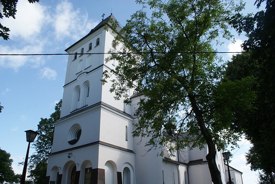 Ostrowąs - kościoł pw. Narodzenia NMP