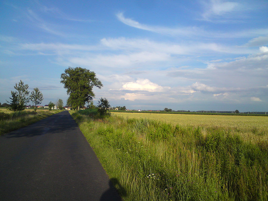 W tle Czepielowice i odchodzące burze