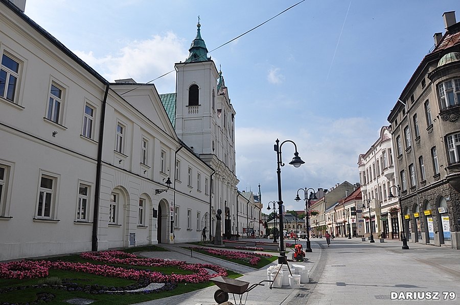 Rzeszów - Ulica 3 maja i Parafia rzymskokatolicka pw. Świętego Krzyża