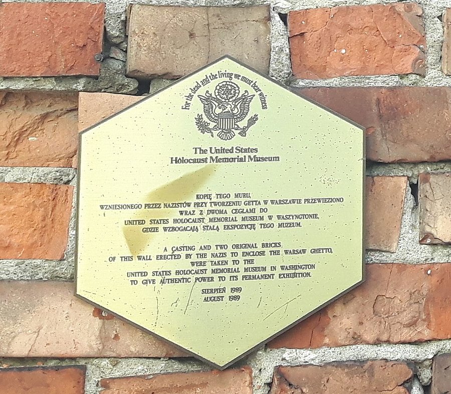 Postawili ten mur jacyś naziści, chyba polscy skoro w Polsce?