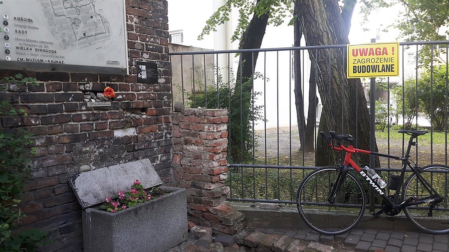 Miejsce pamięci Żydów pomordowanych i zamęczonych w latach 1940 - 43 przez okupanta niemieckiego