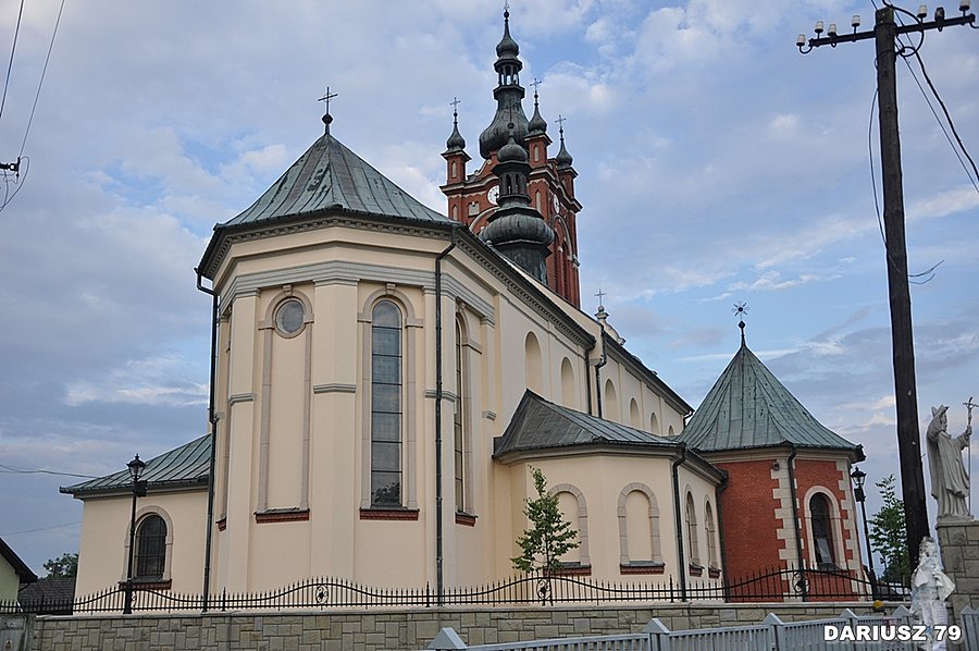 Borzęcin - Kościół p.w. Narodzenia NMP