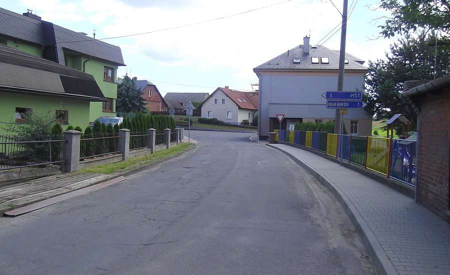 Zavada jadę w lewo i zjazd do Píšť