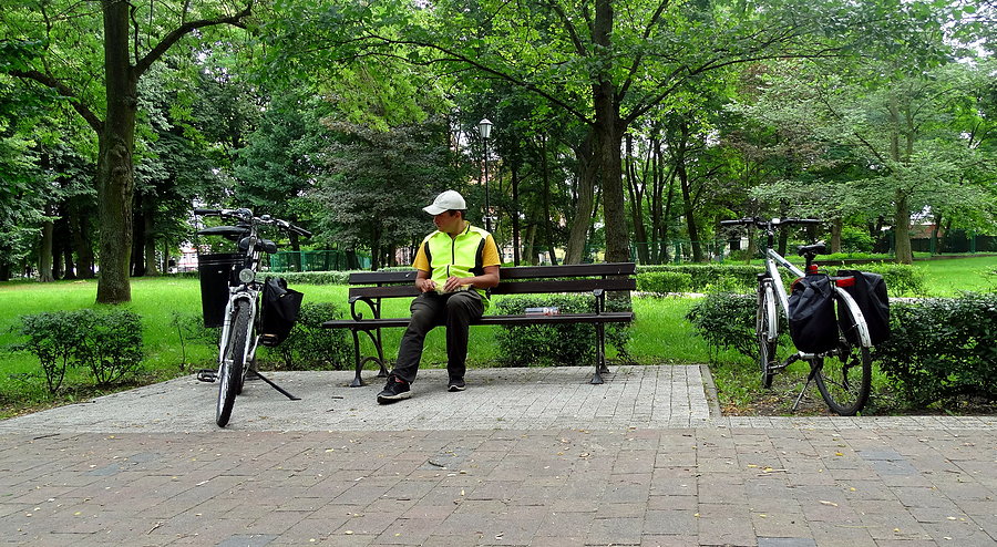 Park Staromiejski i Kuba na "naszej" ławce - dziś nie była zajęta