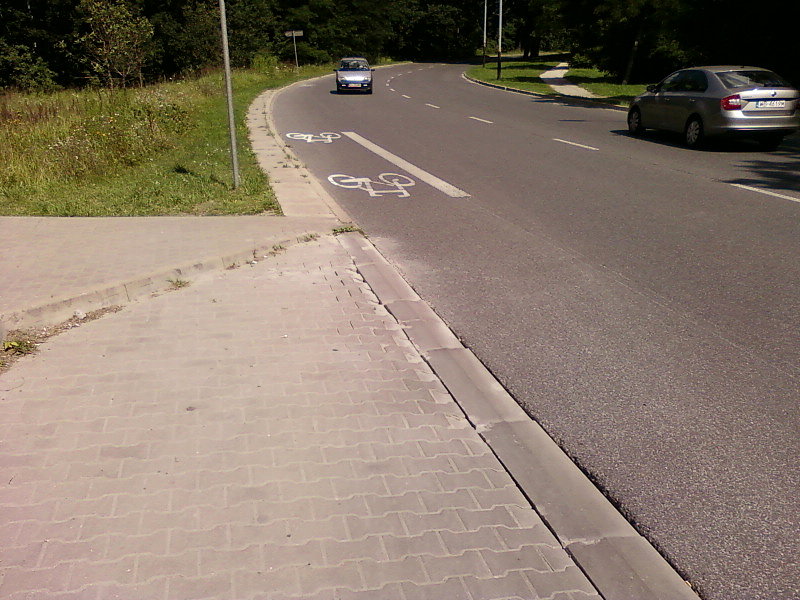 Pas rowerowy i zatoka na 11 Listopada